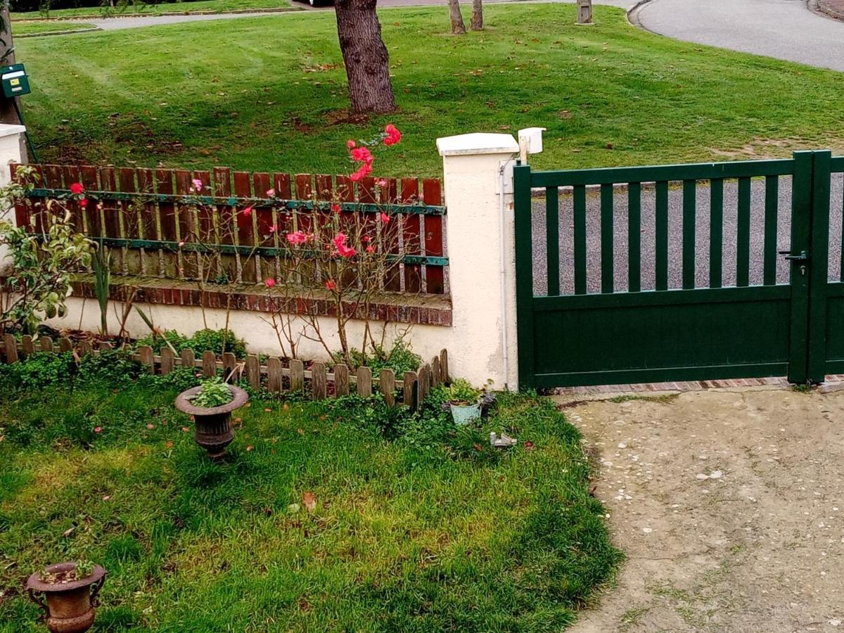 Au Calme Panzió Verneuil d'Avre et d'Iton Kültér fotó